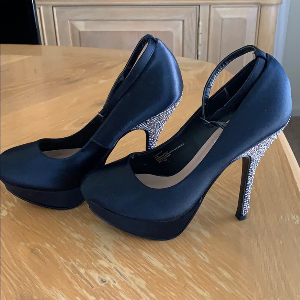 Shoes - Picture 3 of 3